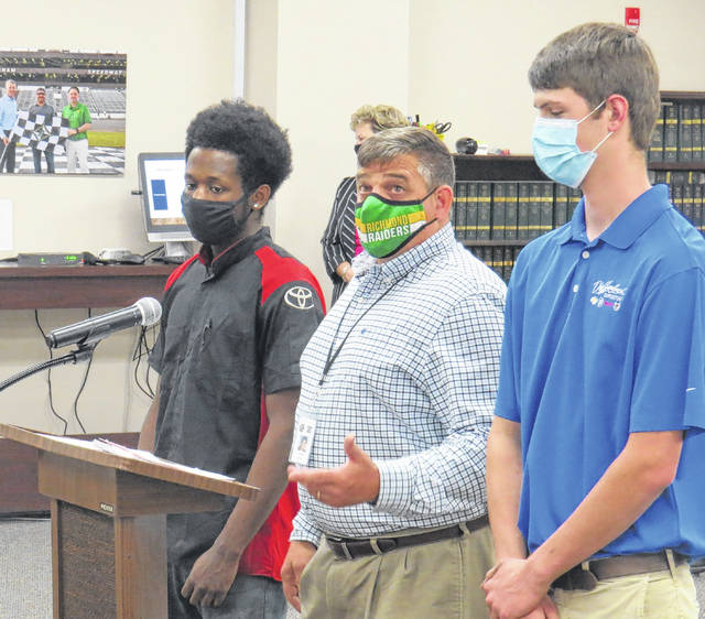 
			
				                                Automotive program students William Evans Legett (left) and Austin Long (right), with Career Development Coordinator Jason Perakis talked about their positive experiences with CTE.
                                 Matthew Sasser | Daily Journal

			
		