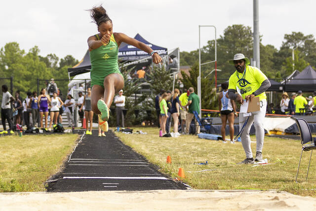 
			
				                                The Richmond Raiders coed track and field team competed at the NCHSAA 4A Mideast Regional at Green Level High School in Cary on Saturday.
                                 Mark Bell | For the Daily Journal

			
		