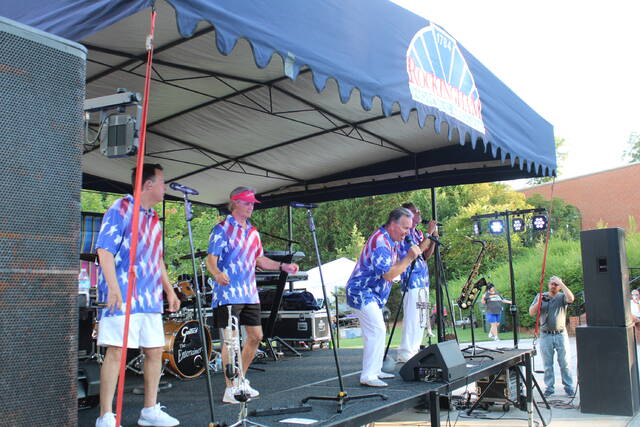 
			
				                                The Entertainers performed at Plaza Jam Thursday night to a swinging and dancing crowd. 
                                 Orion Griffin | Daily Journal

			
		